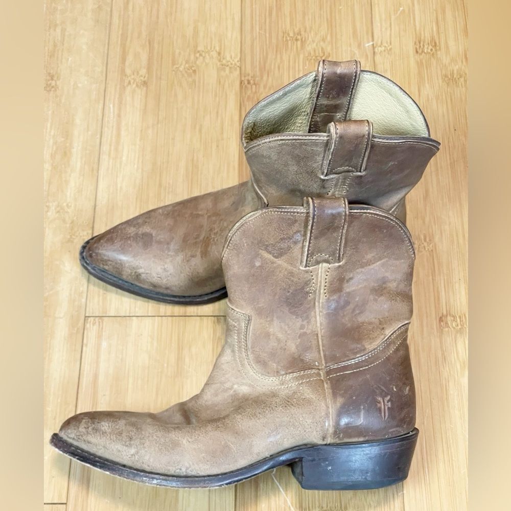 Frye Billy western pointed toe boots size 6